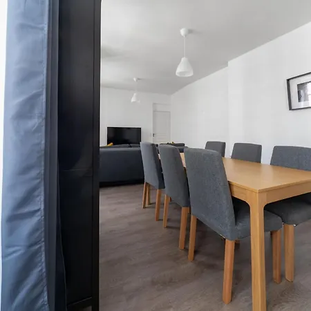 Le Brit - Grand Design, 3 Chambres, Centre Apartment *